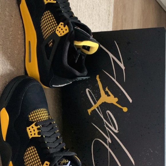 jordan 4 retro thunder main image 6